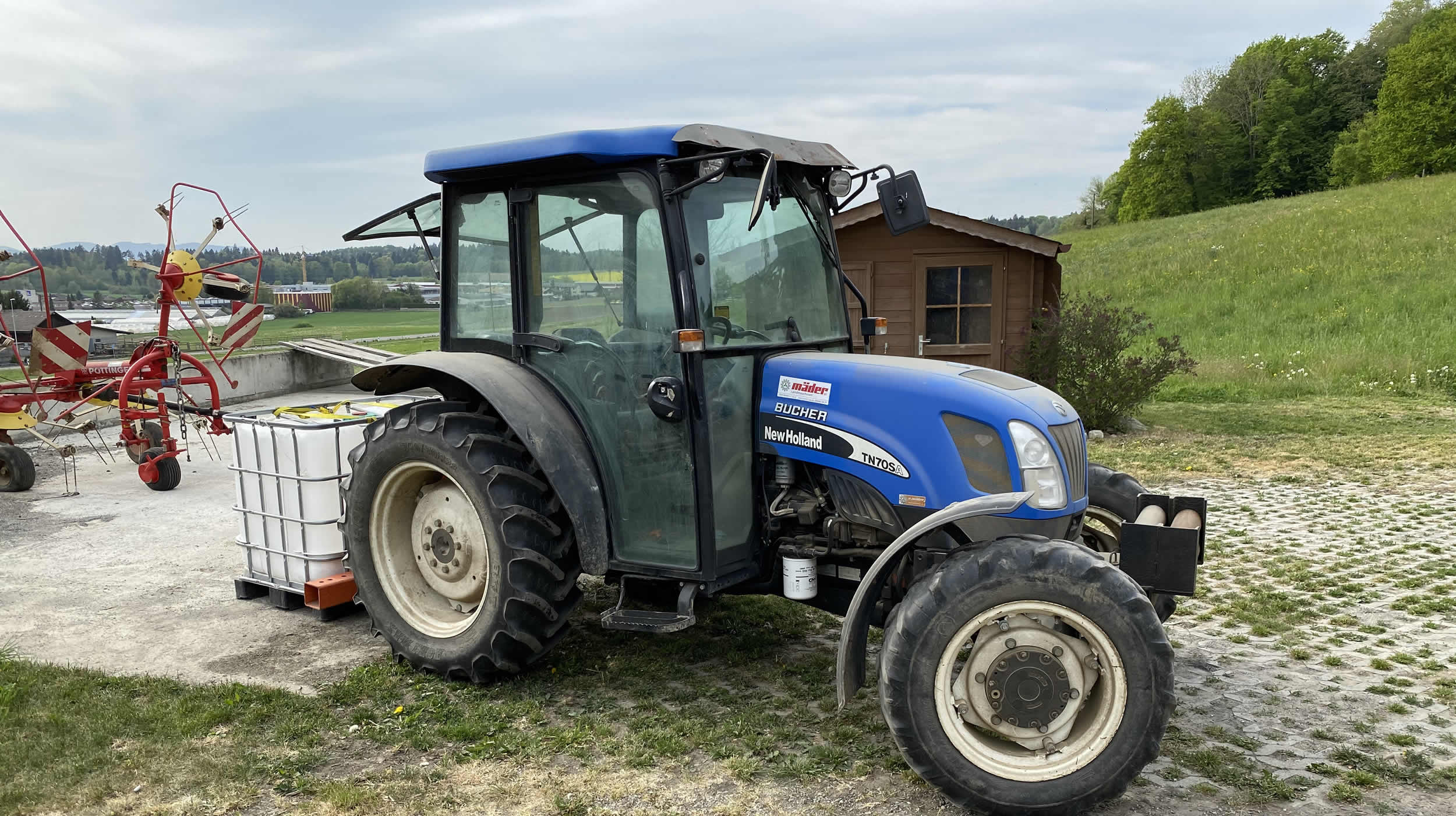 Kleiner leichter, "Super-Steer" wendiger Traktor